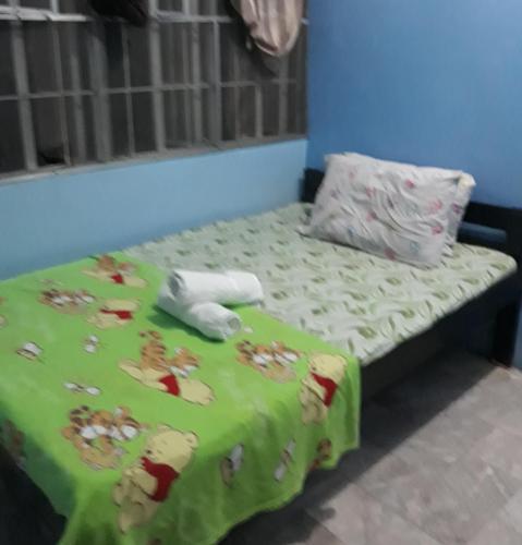 Ein Bett oder Betten in einem Zimmer der Unterkunft CVBNB GUESTHOUSE