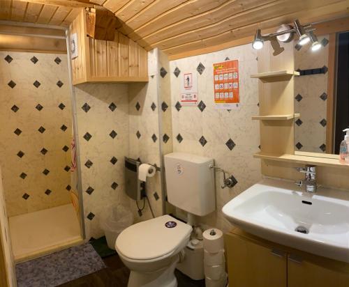 Koupelna v ubytování Adventure Hostel