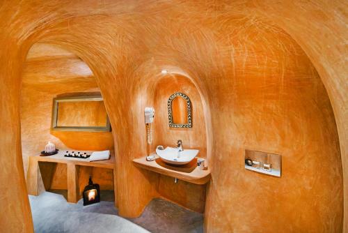 Koupelna v ubytování Heliophos Boutique Caves