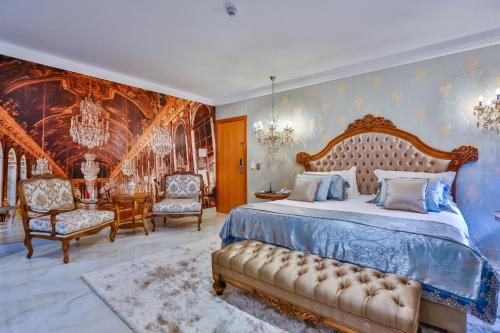a bedroom with a king sized bed and a chandelier at Golden Lis Hotel Boutique in Goiânia