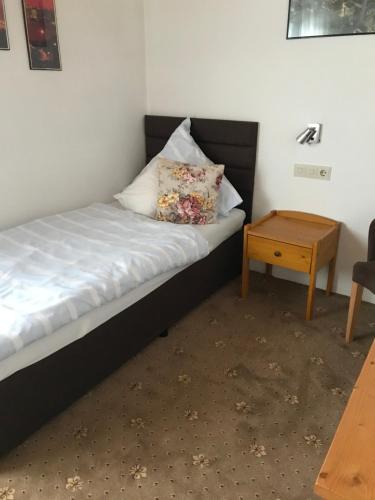 Ένα ή περισσότερα κρεβάτια σε δωμάτιο στο Hotel Tannenhof