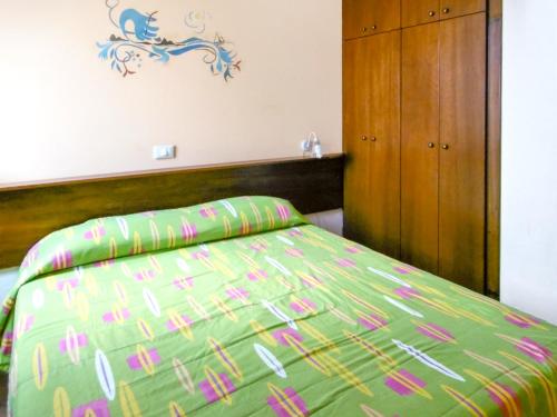 A bed or beds in a room at 3 bedrooms villa with garden and wifi at Balestrate