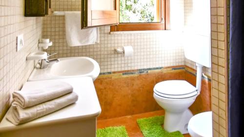 A bathroom at 3 bedrooms villa with garden and wifi at Balestrate