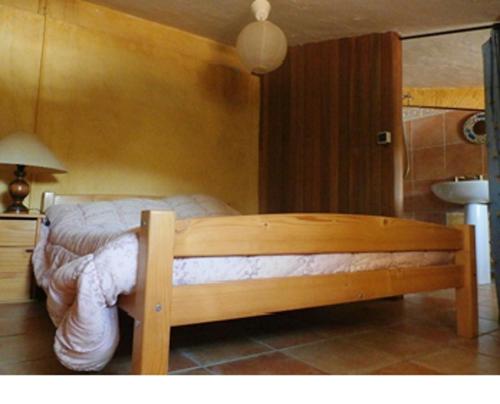 a bedroom with a wooden bed in a room at Villa spacieuse à Flassans-sur-Issole avec piscine privée in Flassans-sur-Issole