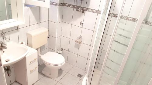 Koupelna v ubytování Modern apartment with sea view in Pag, 40 sqm