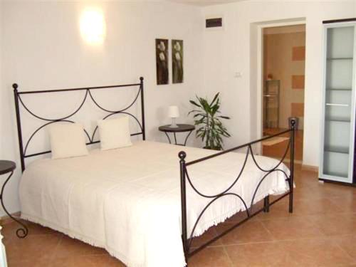 a bedroom with a large bed with white sheets at Charming Apartment in Novigrad, 45 sqm, with Terrace in Novigrad Istria