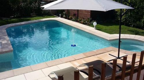 Πισίνα στο ή κοντά στο Villa spacieuse avec piscine privée à La Gaude