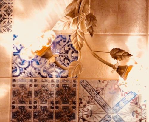 a blue and white vase with leaves on a wall at Charming apartment in Lastra a Signa with included parking in Lastra a Signa