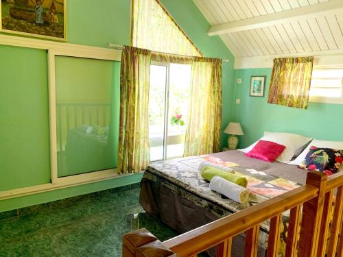 Postel nebo postele na pokoji v ubytování Maison cosy à Le Gosier avec vue