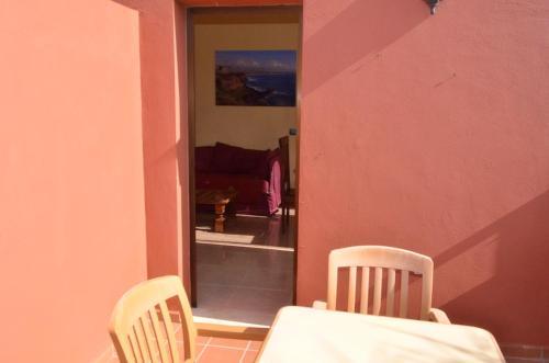 two chairs and a mirror in a room at Cosy apartment in Corralejo, shared pool, 55 m² in Corralejo