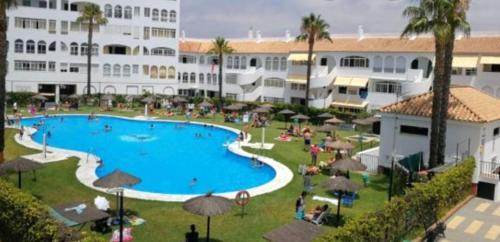 una imagen de una piscina en un complejo en 3 bedrooms apartement with city view shared pool and terrace at El Portil 1 km away from the beach, en El Portil