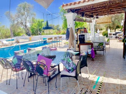 5 bedrooms villa with private pool enclosed garden and wifi ...