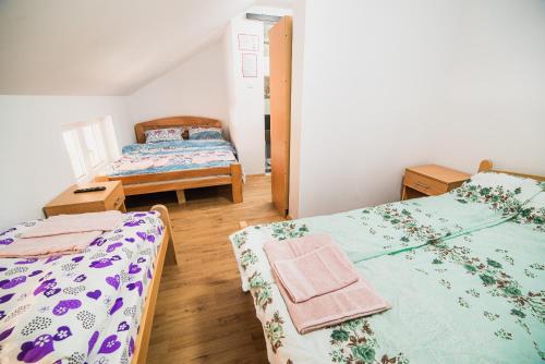 a room with two beds in a room at Rooms Vila Medena in Brežice