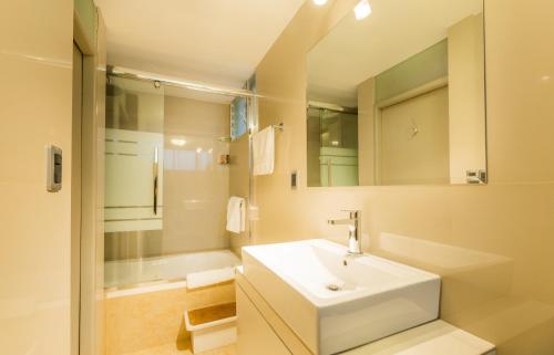 Een badkamer bij Hotel Los Tambos Colonial