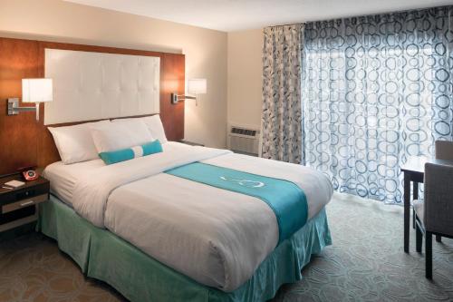 Postel nebo postele na pokoji v ubytování Aqua Blue Hotel