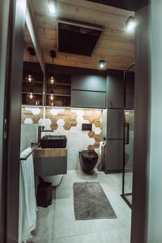 a bathroom with a toilet and a sink and a tub at CzillChata - dom z balią in Maków Podhalański