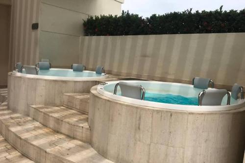 two juzzled hot tubs on steps in a backyard at Velas Al Mar - Apartamento Rodadero Gaira in Gaira