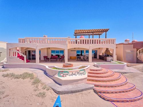 Φωτογραφία από το άλμπουμ του Casa San Miguel - Beachfront House σε Playa Encanto