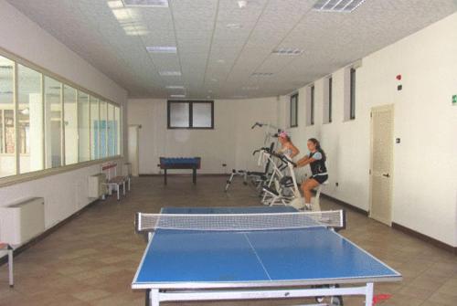 Πινγκ πονγκ στο Hotel Residence La Rotonda ή εκεί κοντά