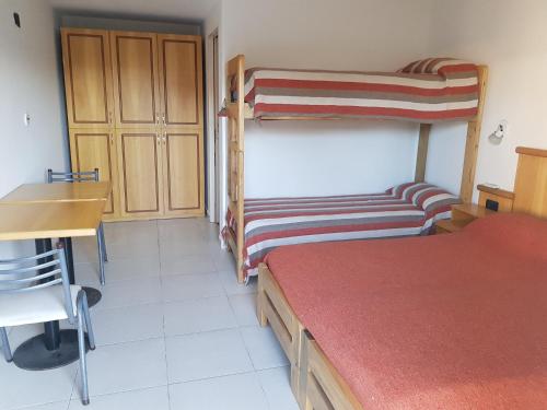 Ένα ή περισσότερα κρεβάτια σε δωμάτιο στο Hostel Santa Maria de Oro