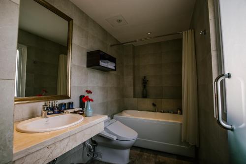 Ένα μπάνιο στο Roseland Sweet Hotel