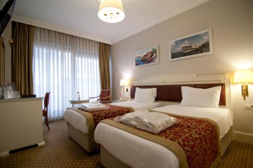 Double or Twin Room with Bathroom