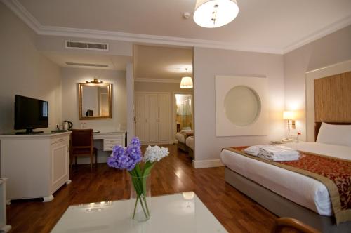 Deluxe Family Room