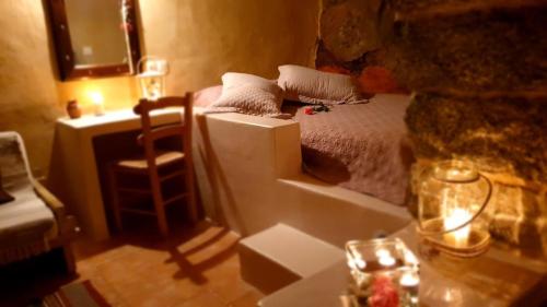 Кровать или кровати в номере Sitanos Athena House