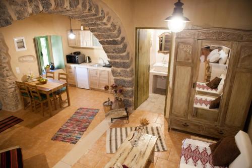 Кухня или мини-кухня в Sitanos Athena House
