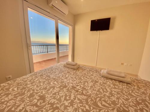 Giường trong phòng chung tại Apartamentos Turísticos Castillo del Vigia