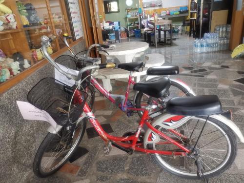 a red bike is parked in a store at อารมย์ดี อพาทเม้นท์ ขอนแก่น in Ban Nong Waeng