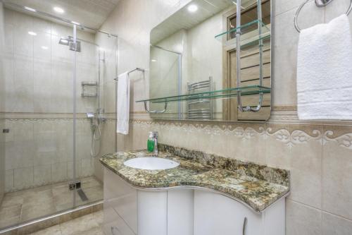 Koupelna v ubytování Apart-hotel on Buzand 17