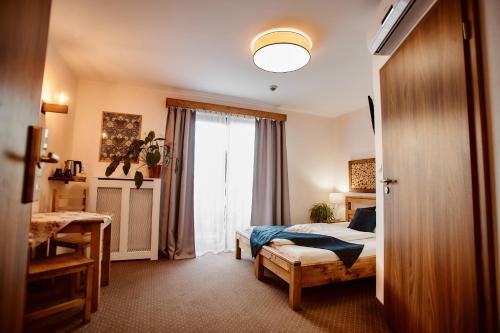 a bedroom with a bed and a window at Perła Beskidu in Ustroń