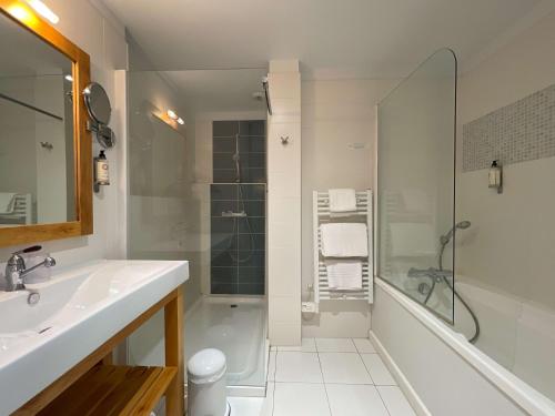 Koupelna v ubytování Best Western Plus Hotel Kregenn