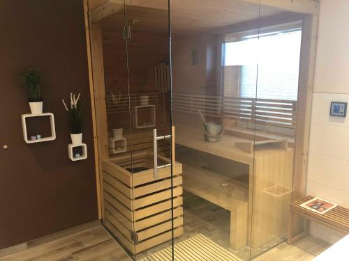 a glass shower in a room with a desk at Ferienhaus Villa Major in Göhren-Lebbin