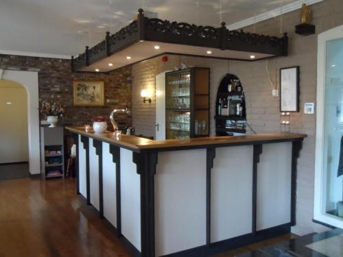 a kitchen with a bar in a room at B&B Vouwere in Mechelen