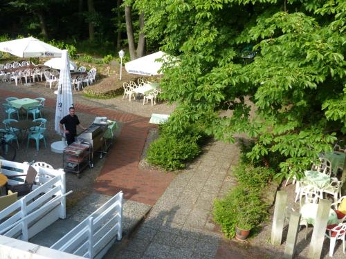 an overhead view of a patio with tables and chairs at Hotel Aquarius Braunschweig in Braunschweig