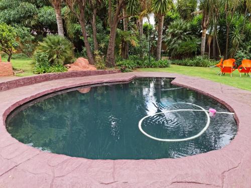 Swimming pool sa o malapit sa Casa De Jardim Guesthouse