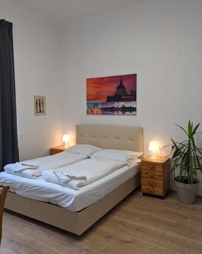 a bed in a bedroom with two lamps and a painting on the wall at 007 Studio Apartment Madrid 30m2 in Klagenfurt