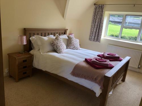 Gallery image of Beautiful 3 bedroomed Cotswolds Farmhouse in Andoversford