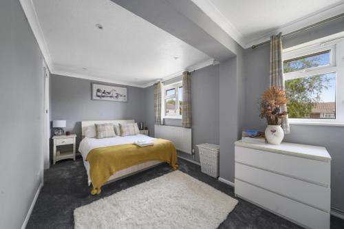 Katil atau katil-katil dalam bilik di House - Sleeps 8 & on-site parking