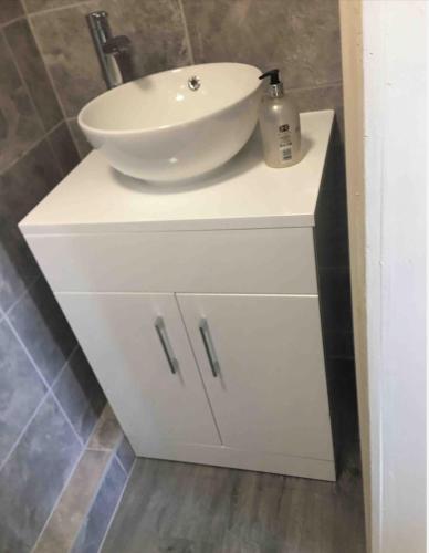Gambar di galeri bagi House - Sleeps 8 & on-site parking di Snodland
