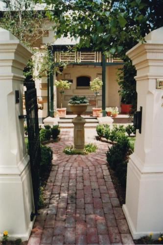 Water Bay Villa Bed & Breakfast – Photos 2