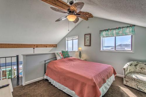 1 dormitorio con 1 cama y ventilador de techo en Beach Lovers Haven Oceanfront Condo with Pool!, en Myrtle Beach