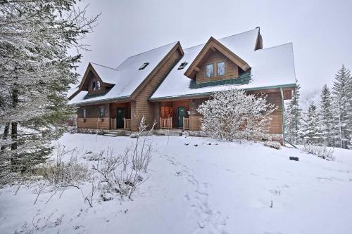 Comfy Lutsen Mountain Villa with Balcony and Grill v zimě