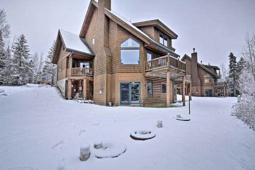 Comfy Lutsen Mountain Villa with Balcony and Grill v zimě