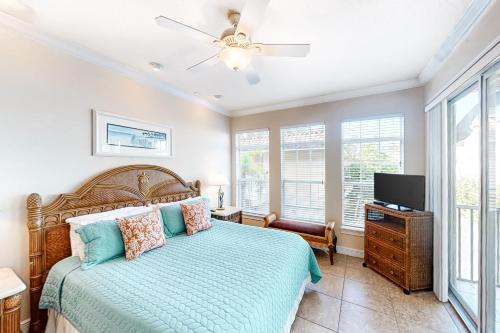 Ένα ή περισσότερα κρεβάτια σε δωμάτιο στο Gulfside Garden De-Light