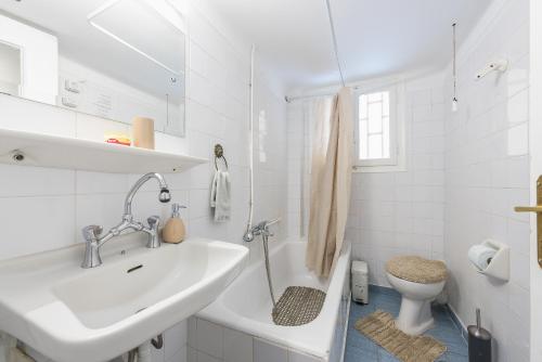 Private Rooms Athens - Shared Bathroom