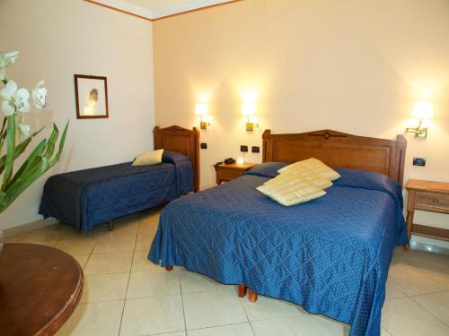 Una cama o camas en una habitación de Ulisse Deluxe Hostel