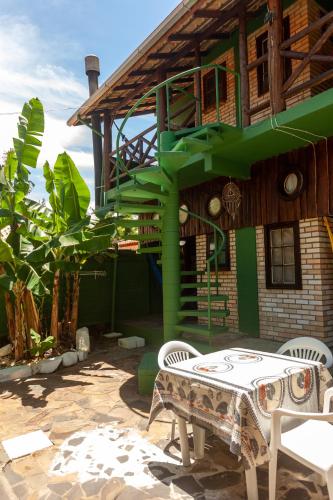 a table and chairs in front of a building at Recanto do Sossego in Garopaba